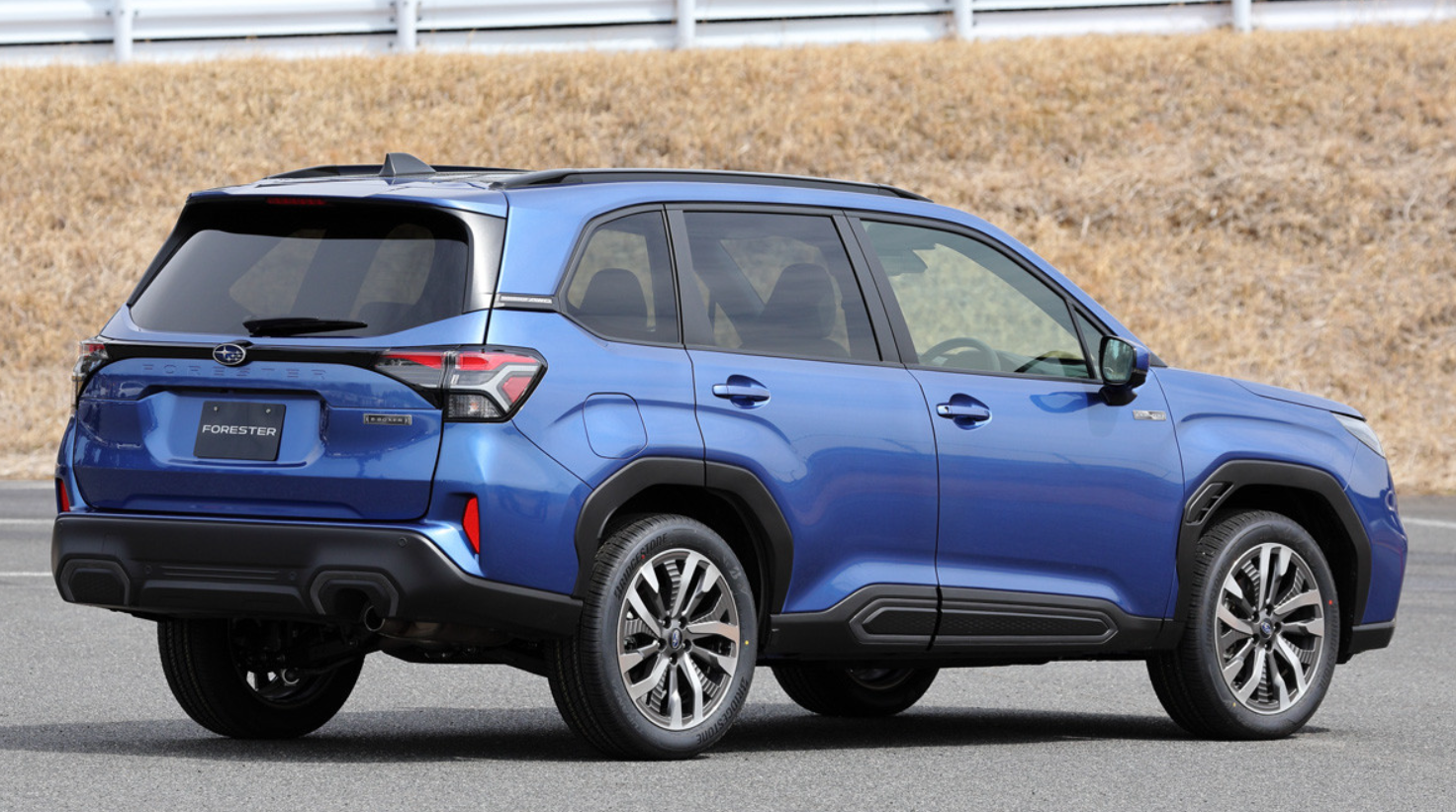 Subaru показала кросовер Forester нового покоління з унікальною подушкою безпеки