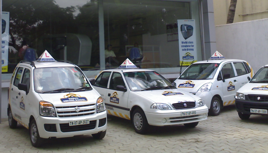 Як швидко навчитися їздити на авто: поради для новачків