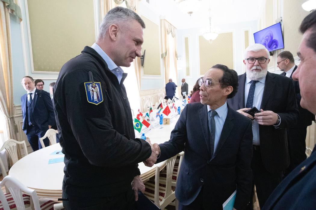 Кличко обсудил с дипломатами 38 стран дальнейшую помощь Украине и инвестиции в страну