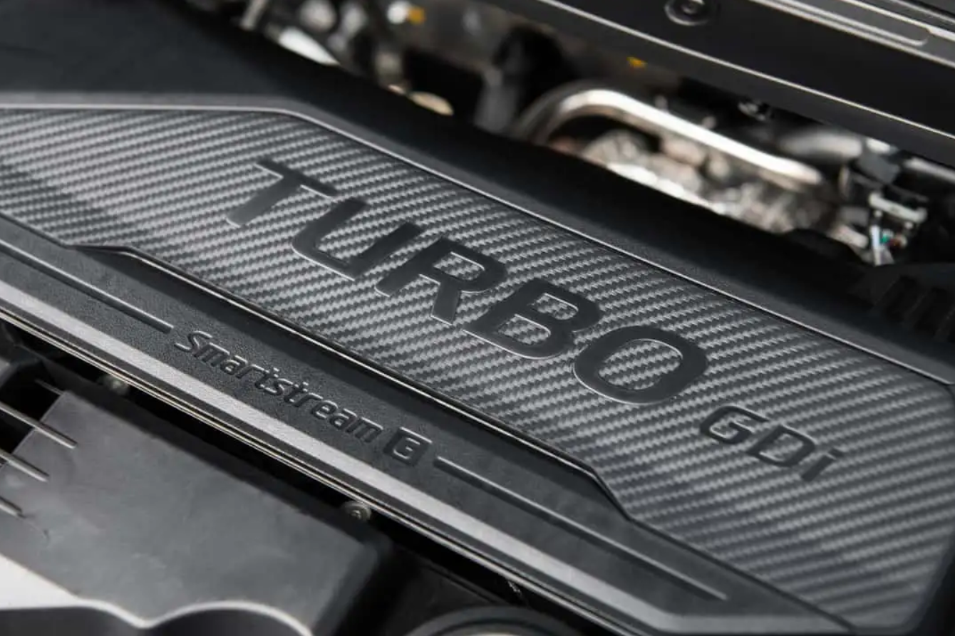 Корисні поради автомобілістам: як довго можна зберігати запас бензину