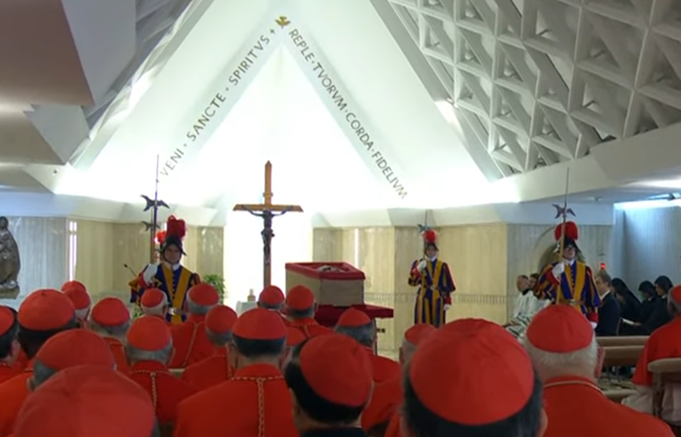 Останній шлях Папи Франциска. У Ватикані з понтифіком прощаються тисячі вірян (фото, відео)