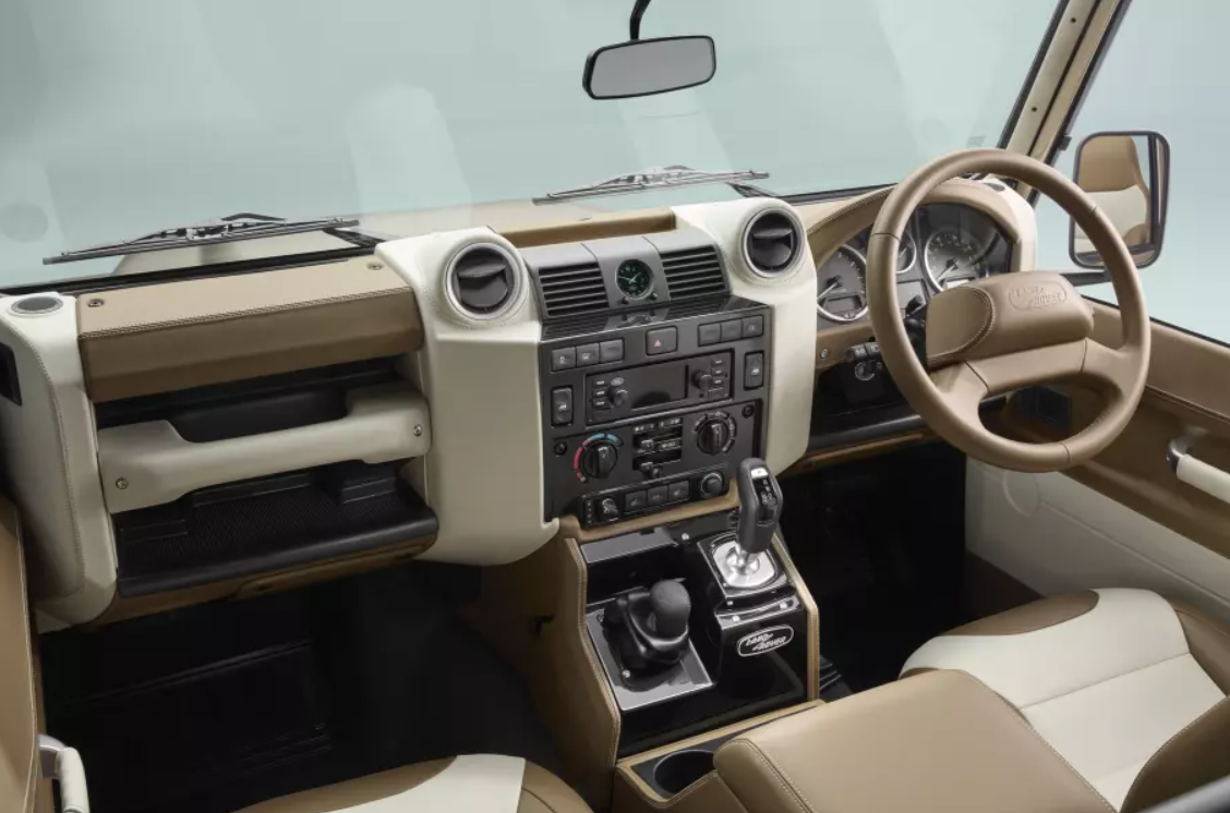 Land Rover відновив виробництво оригінального Defender, але ціна може вразити