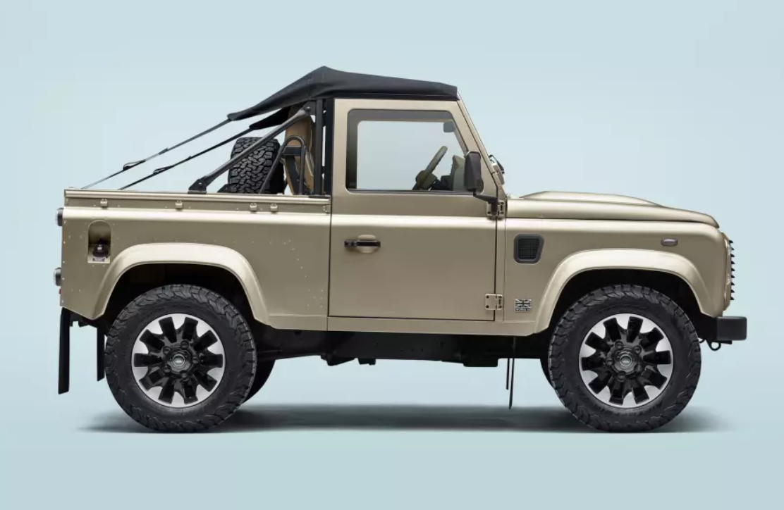 Land Rover відновив виробництво оригінального Defender, але ціна може вразити
