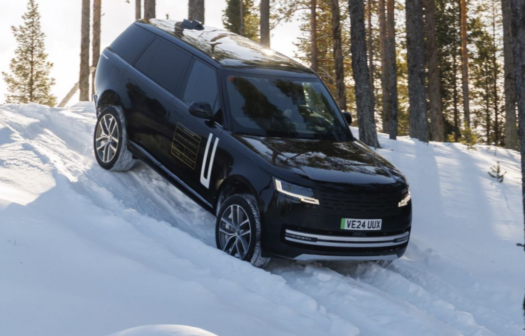 Перший електромобіль Range Rover: розкриті нові фото та характеристики