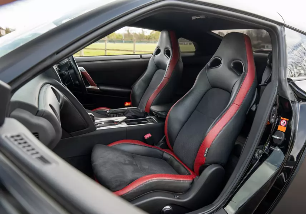 Суперкар Nissan GT-R чемпіона Формули-1 продадуть на аукціоні