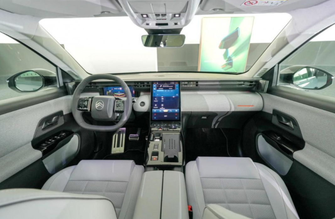 Новий кросовер Citroen C5 Aircross представили офіційно: розкриті усі харакеристики