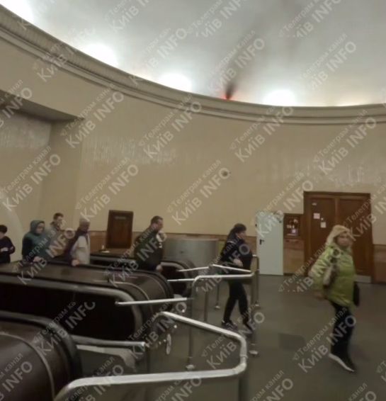 Дим на "Арсенальній": що сталося в метро Києва і чи була небезпека