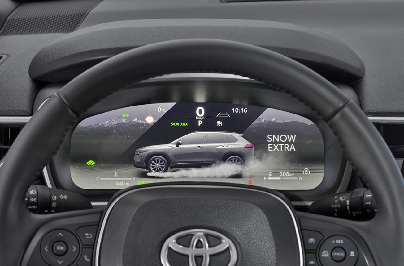 Компактний кросовер Toyota Corolla Cross оновили: розкриті фото та усі версії для Європи