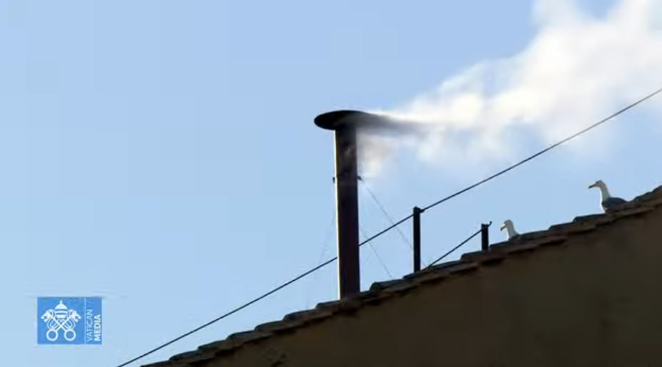 Папу вибрали: у Ватикані голосування конклаву завершилось білим димом