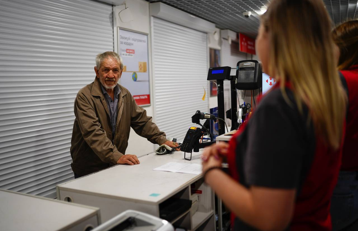 "Тут було життя": в одному з міст Донецької області закрили останню "Нову пошту"