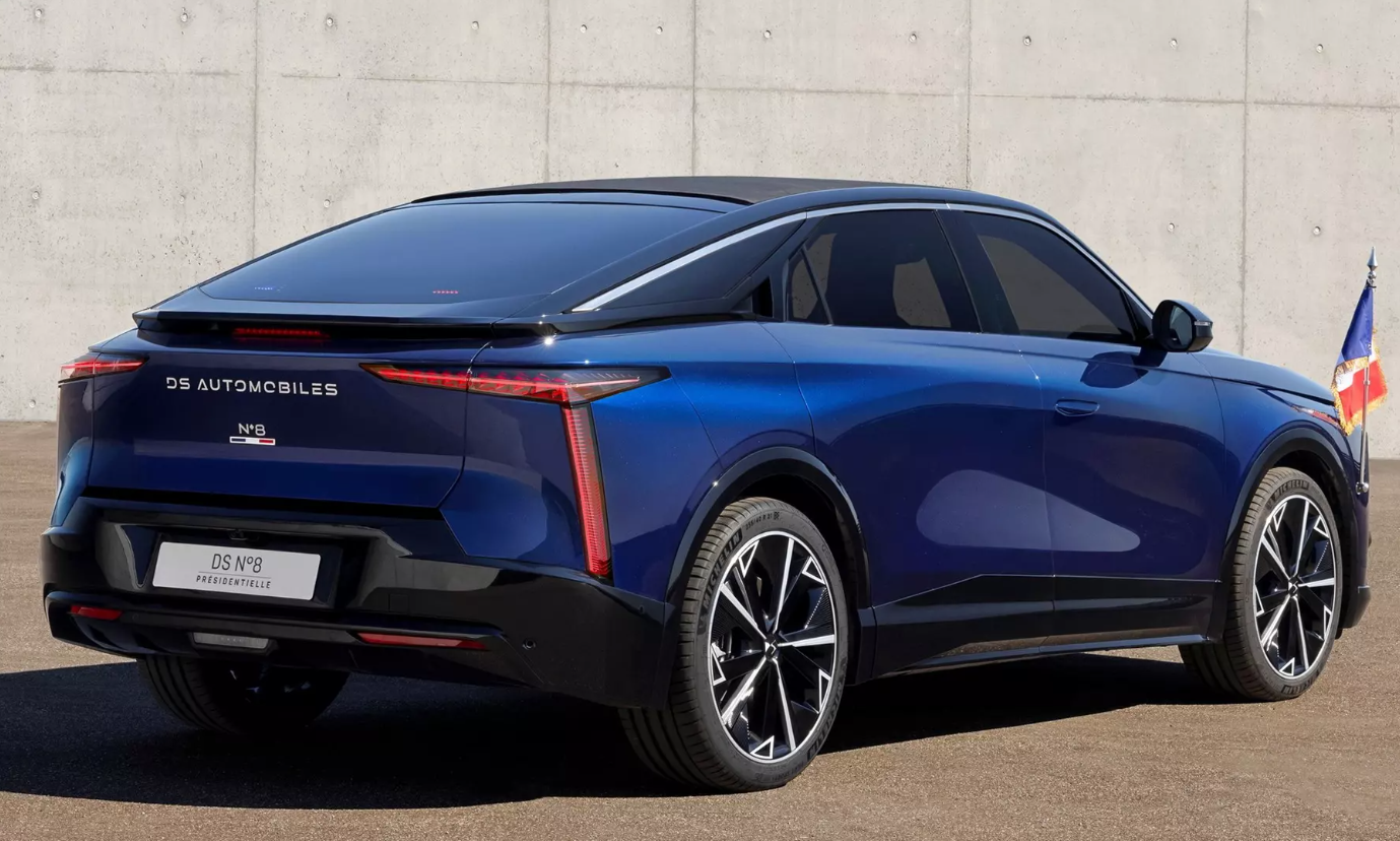 Макрон первым из мировых лидеров пересел на электромобиль: подробности об авто