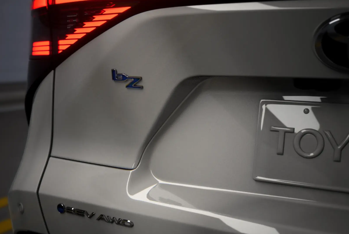 Toyota обновила свой главный электрокроссовер: что изменилось в bZ4X