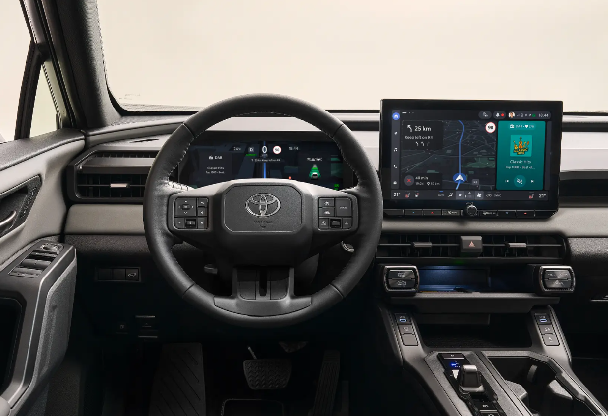 Новий кросовер Toyota RAV4 показали офіційно: названі усі двигуни та характеристики