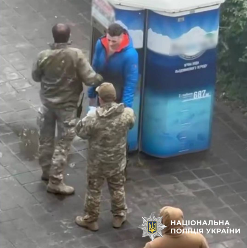 У Харкові працівник ТЦК підняв руку на вчителя: деталі конфлікту й реакція поліції