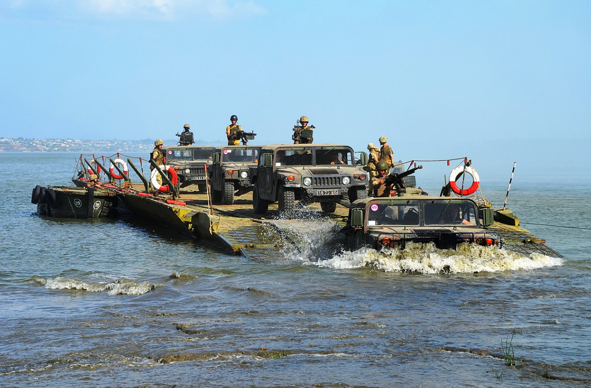 Герої на воді, землі та в небі. В Україні відзначають День морської піхоти