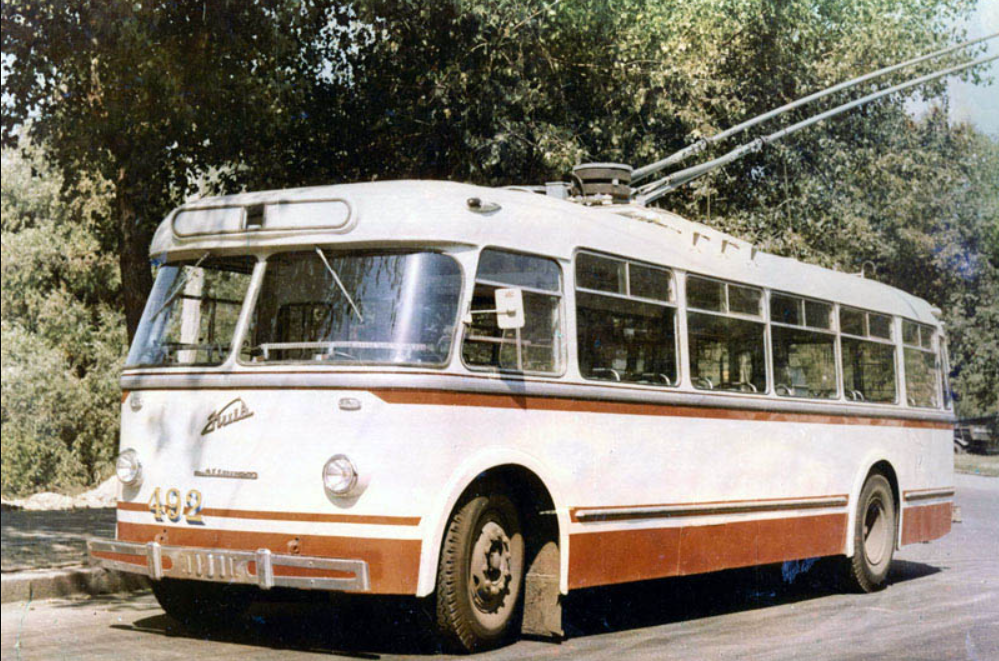 Від легкових авто до тролейбусів: топ-5 машин з назвою "Київ"