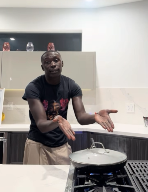 Найпопулярнішого тіктокера світу затримали в США: що сталось