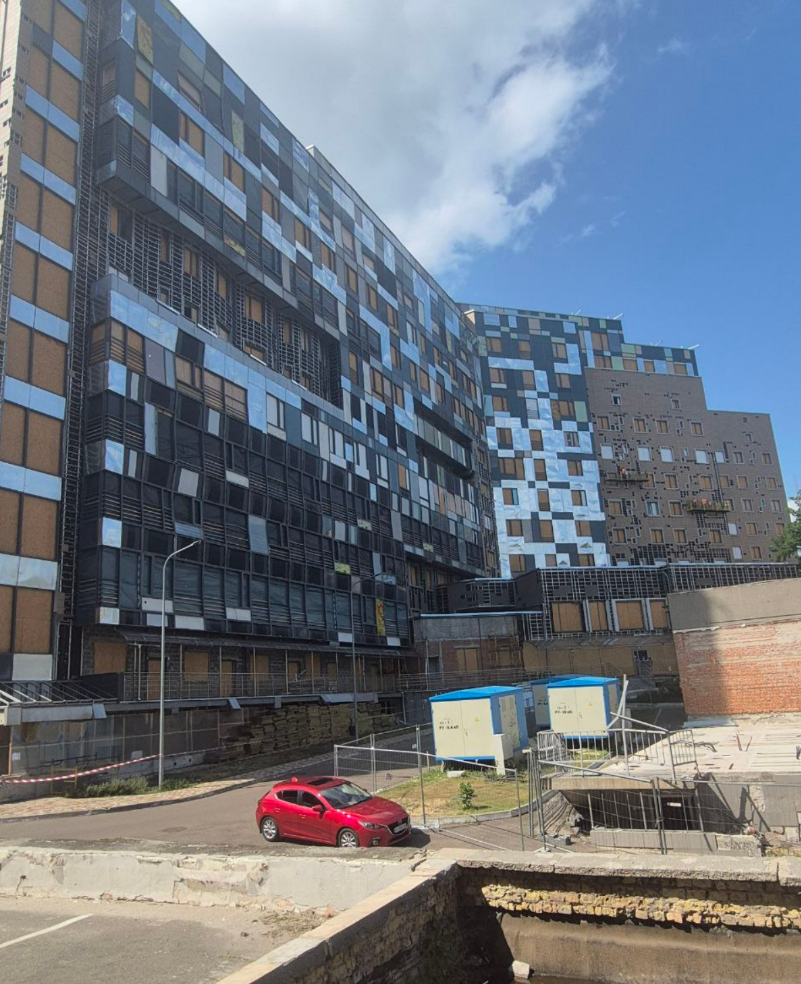 Ремонт без остановки больницы. Стало известно, когда восстановят поврежденный корпус Охматдета