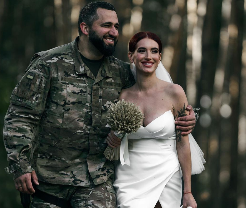 Снайперша Эмеральд честно ответила, за какие деньги сейчас живет