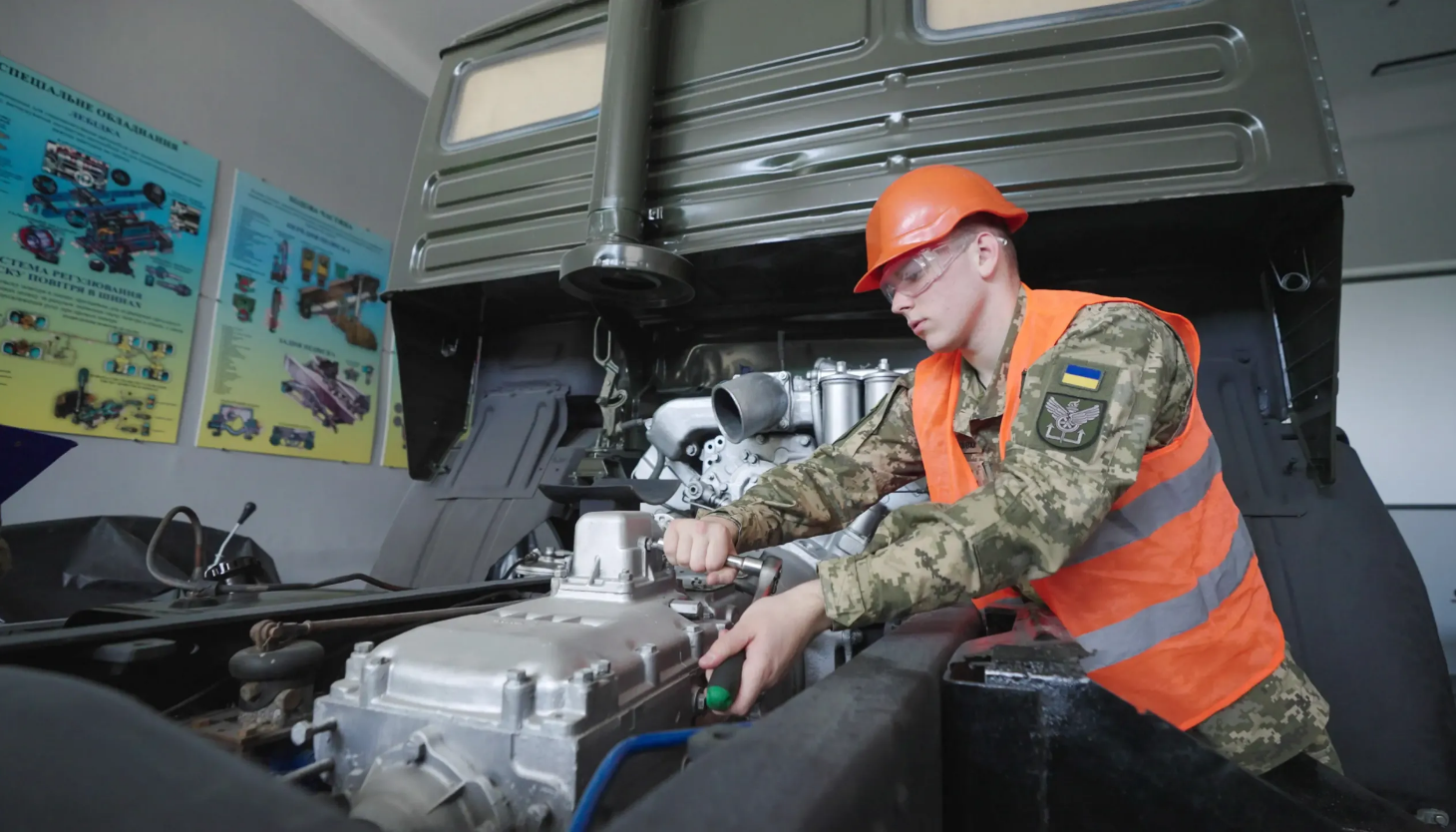 Військова й цивільна кар'єра в одному навчанні? Міноборони радить, куди вступати