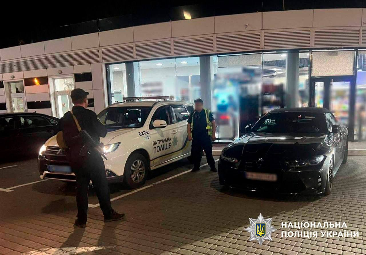 Дрифтовал на киевской парковке: полиция разыскала нарушителя и эвакуировала авто