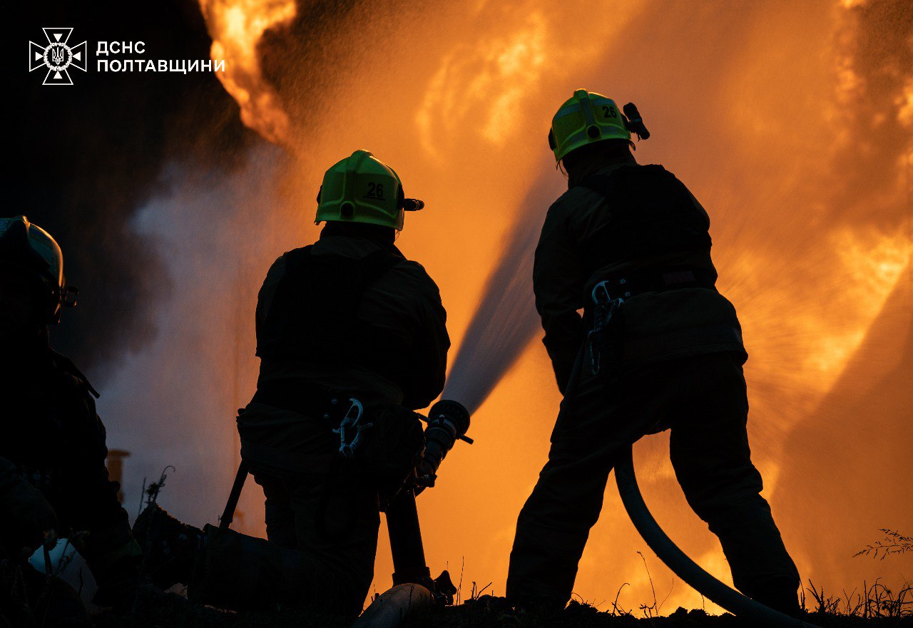 Комбінований удар по Кременчуку: у ДСНС показали фото наслідків обстрілу
