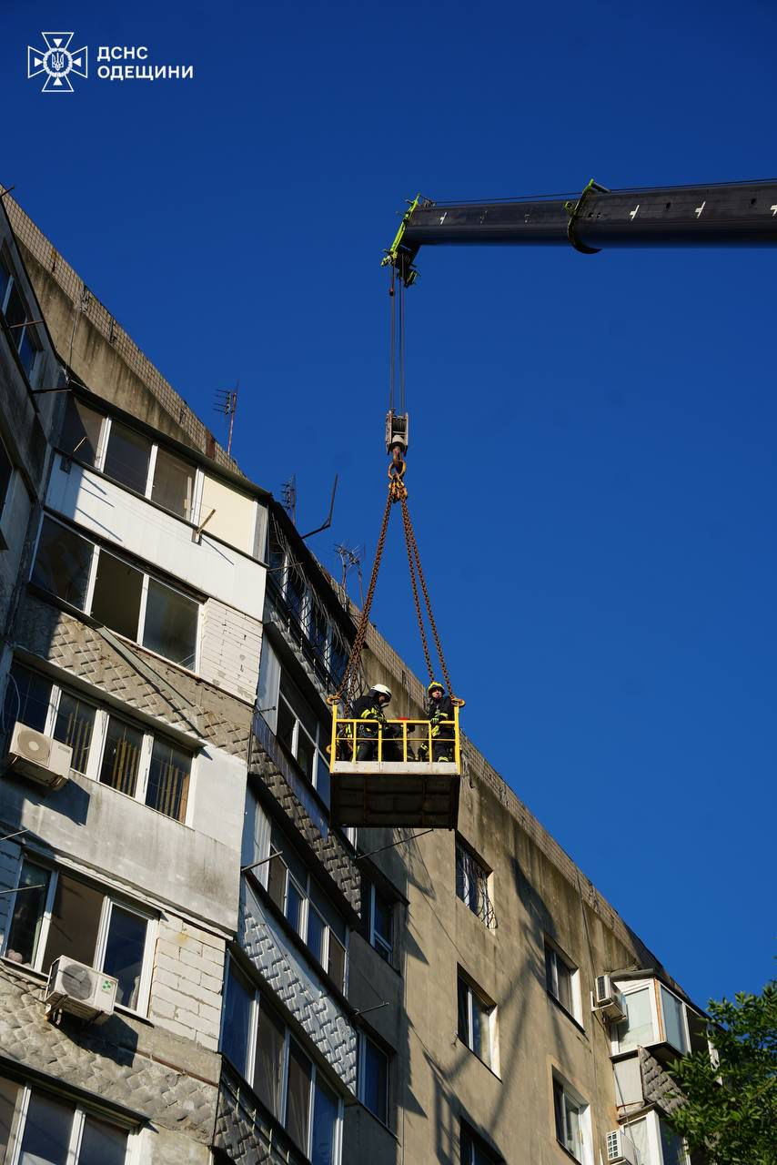 ГСЧС завершила ликвидацию последствий ночной атаки по Одессе, количество пострадавших возросло