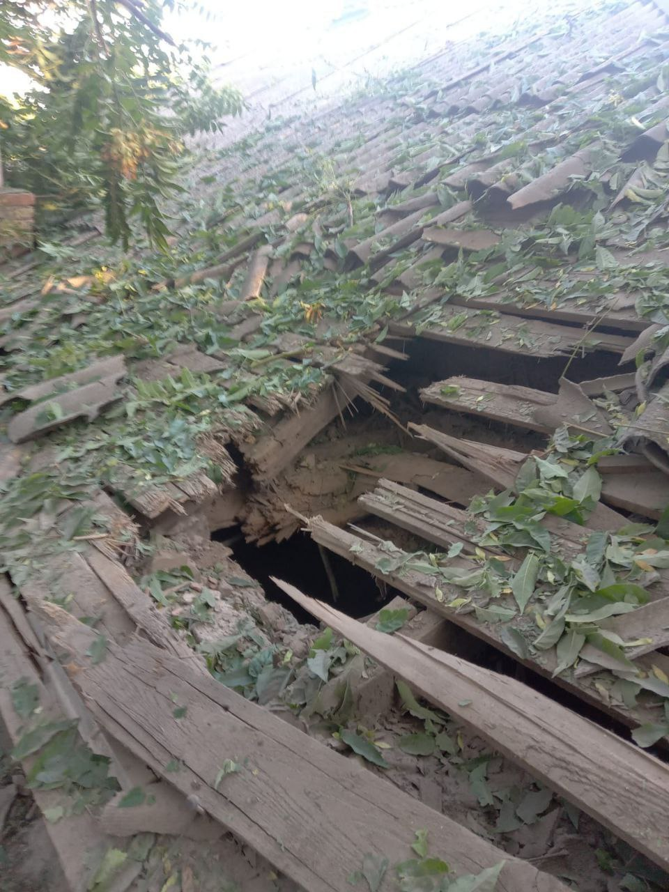 Війська РФ вдарили по Дніпропетровській області: палали будинки, є поранені