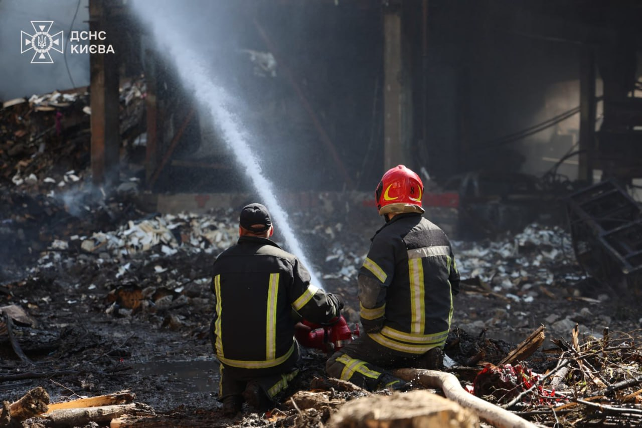 Обстріл Києва: ДСНС відновила рятувальні роботи, кількість поранених зросла