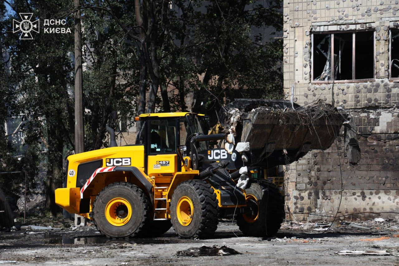 Обстріл Києва: ДСНС відновила рятувальні роботи, кількість поранених зросла