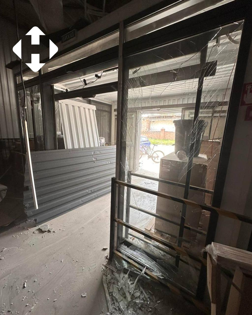 Удар по Чугуєву: пошкоджено відділення "Нової пошти", на місці триває розбір завалів