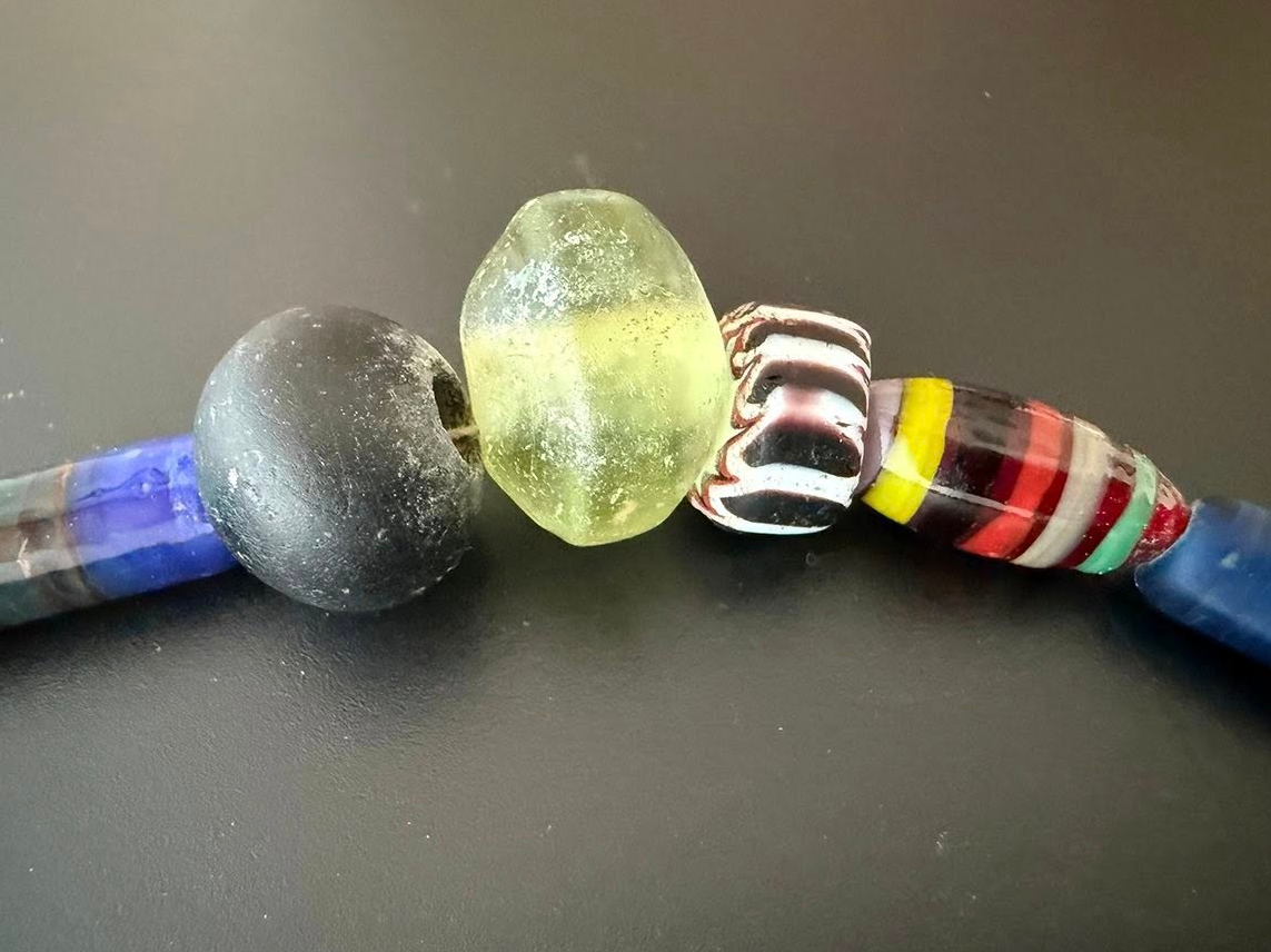 Поражены даже эксперты: как в посылке с "бижутерией" нашли историческое сокровище (фото)