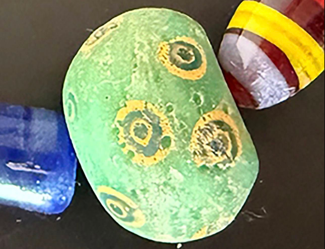 Поражены даже эксперты: как в посылке с "бижутерией" нашли историческое сокровище (фото)