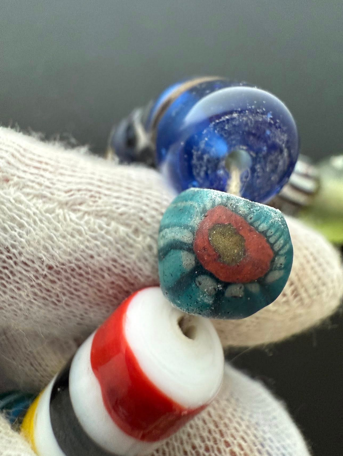 Поражены даже эксперты: как в посылке с "бижутерией" нашли историческое сокровище (фото)