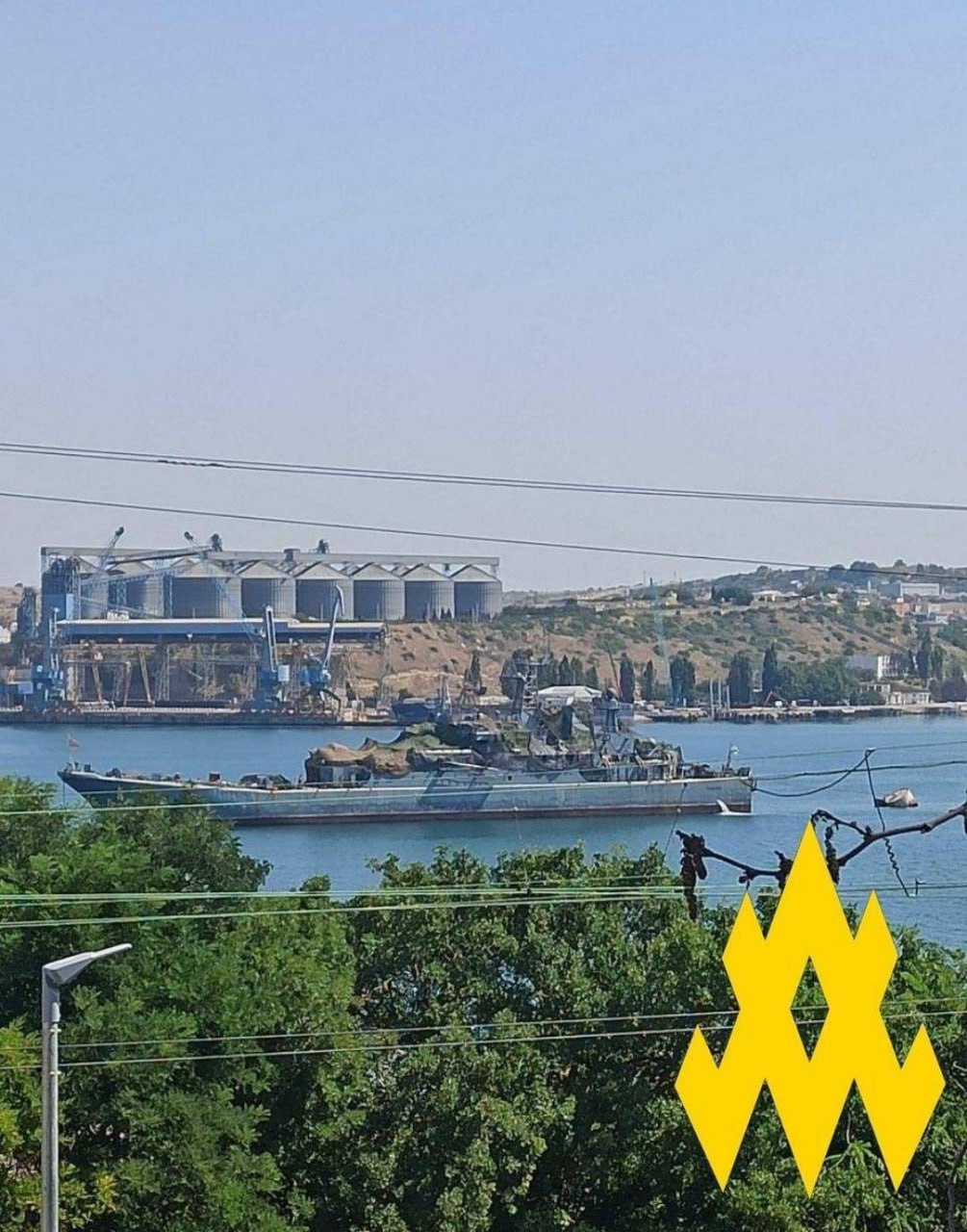 Агенти "Атеш" у Криму виявили пошкоджений обстрілом російський корабель (фото)