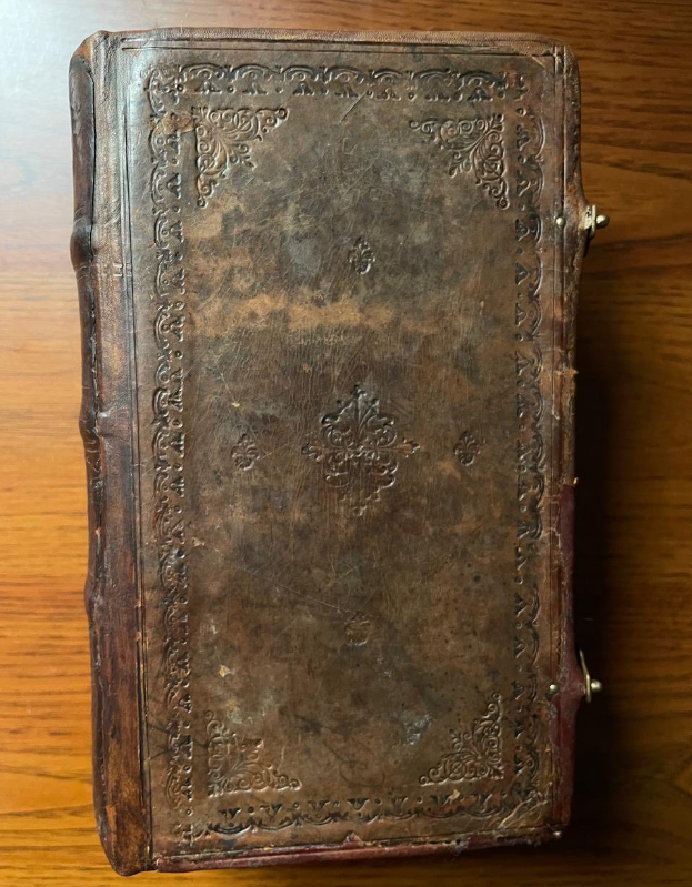 Спецоперація розвідки: в Україну повернули стародрук із підписом Шептицького (фото)