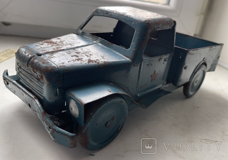 Ретро-іграшка за 30 тисяч: як виглядає стара машинка, за якою "полюють" антиквари