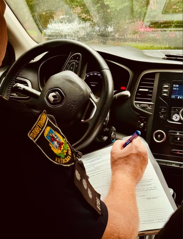 "Місце жінки - на кухні"? У магазині чоловік атакував дівчину через заморожені млинці