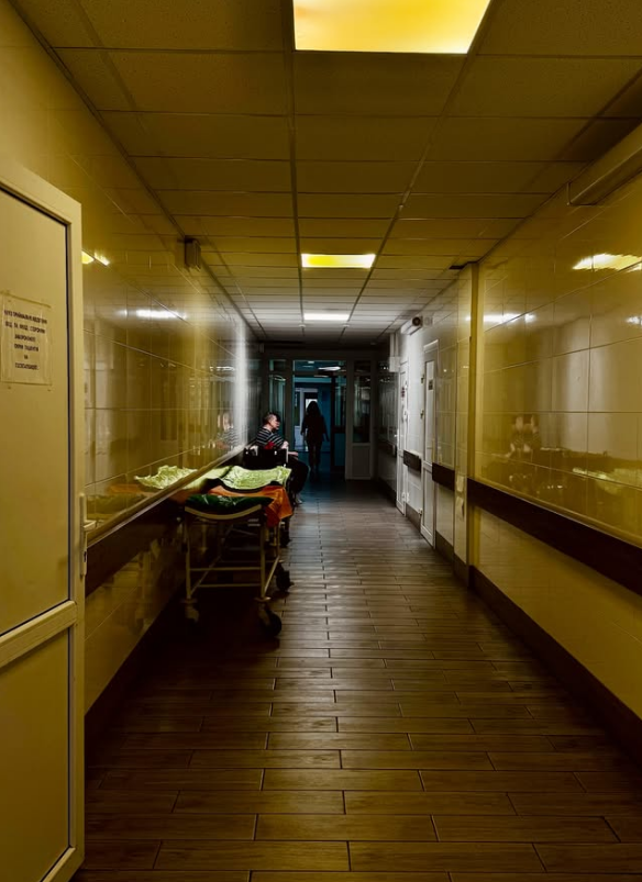 "Місце жінки - на кухні"? У магазині чоловік атакував дівчину через заморожені млинці