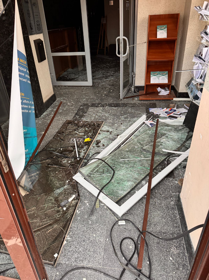 Вибиті вікна й двері: атака РФ пошкодила мусульманську святиню в Києві (фото, відео)