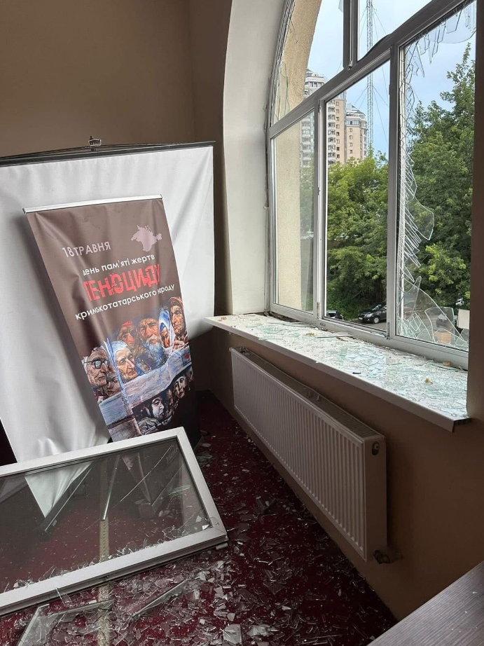 Вибиті вікна й двері: атака РФ пошкодила мусульманську святиню в Києві (фото, відео)