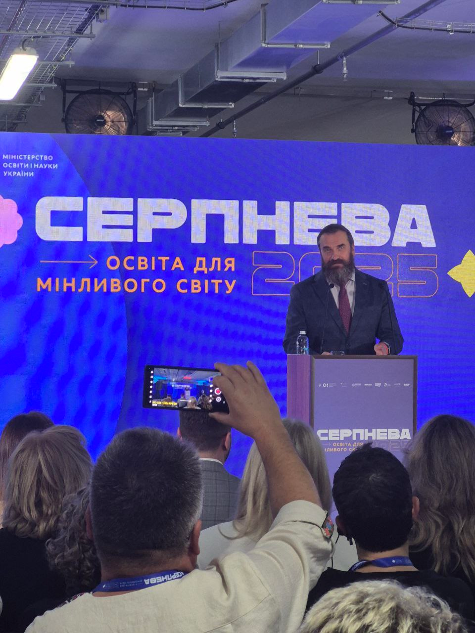 Не всі надрукували? У МОН відповіли, чи встигають забезпечити школи підручниками