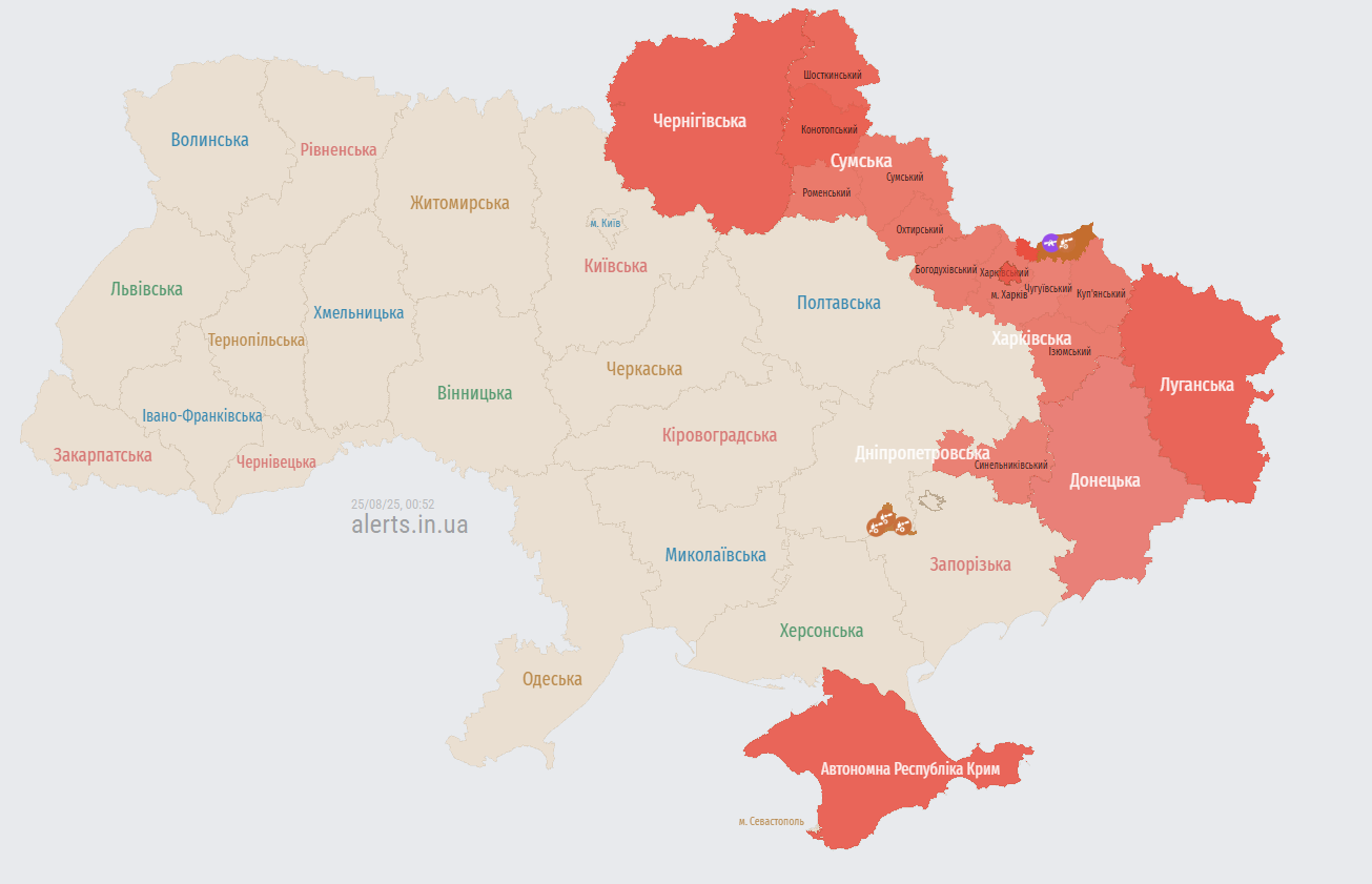 Суми перебувають під масованою атакою дронів: відомо про влучання та пожежу