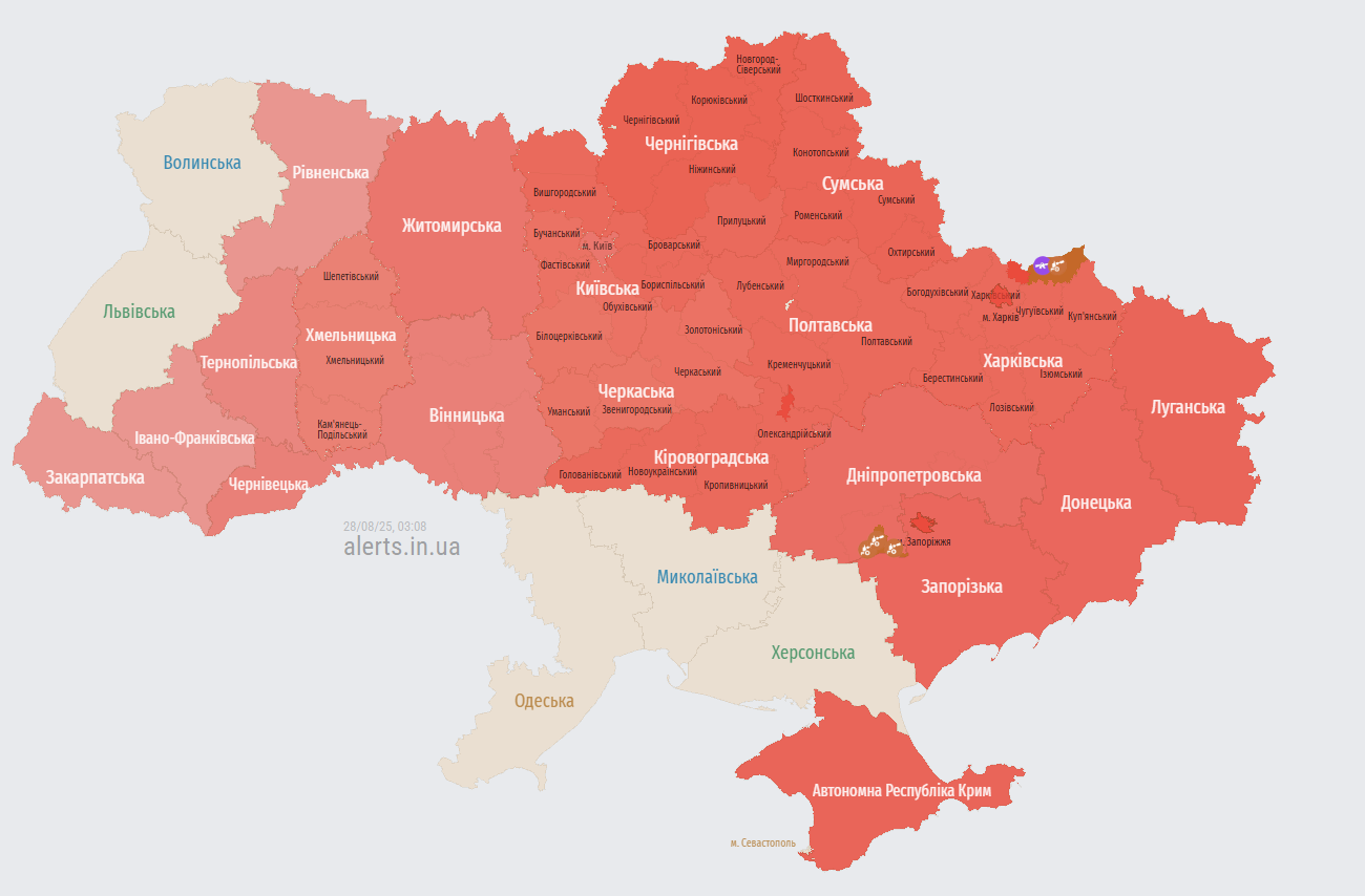 У Києві пролунали вибухи на тлі загрози балістики
