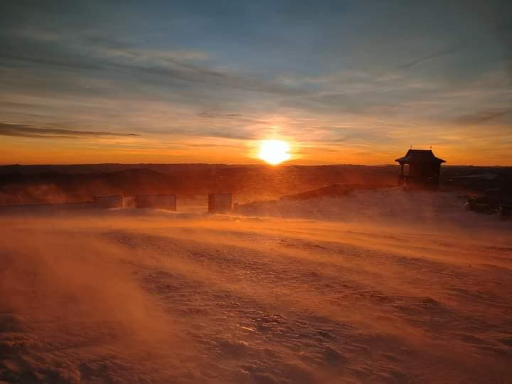У Карпатах почалася справжня зима. Дивіться, що коїться у горах (фото, відео)
