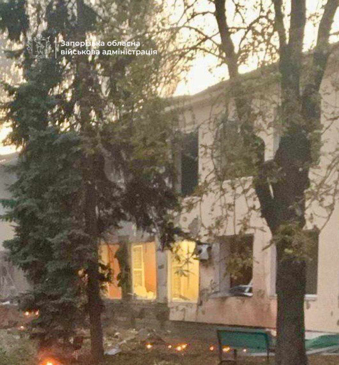 Росіяни спрямували не менше 7 дронів, у місті пожежі: перші наслідки удару по Запоріжжю