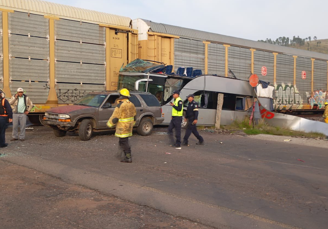 В Мексиці потяг протаранив автобус: щонайменше 10 загиблих, понад 50 поранених