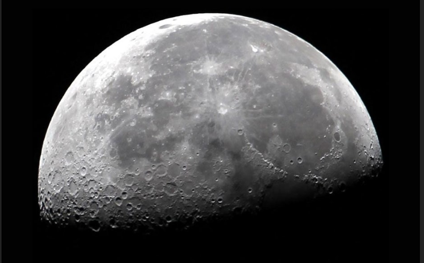 ДНК людини відправлять на Місяць, щоб інопланетяни могли її клонувати