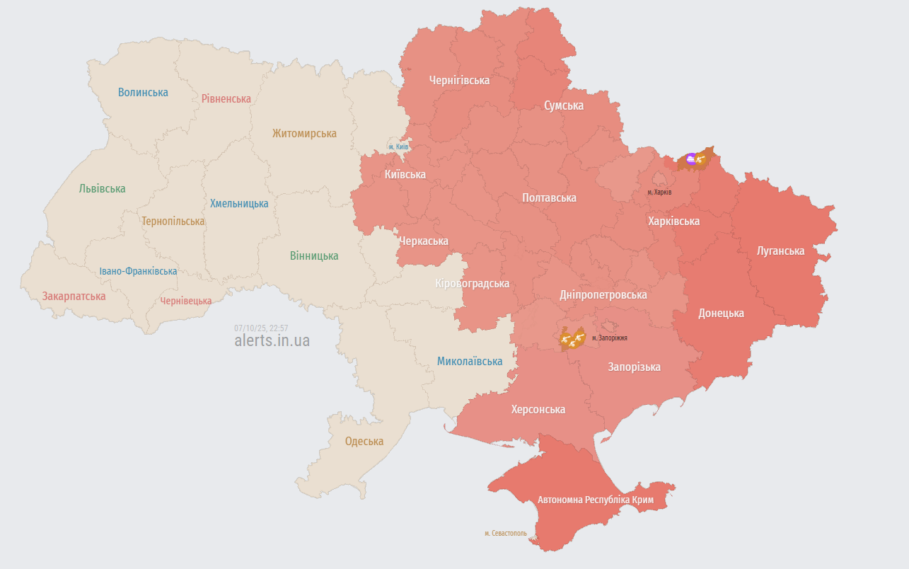 Росія знову атакує Україну "Шахедами": де оголошено тривогу