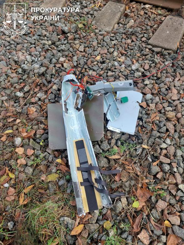 Россияне атаковали железную дорогу в Чернигове: ранения получил машинист (фото)